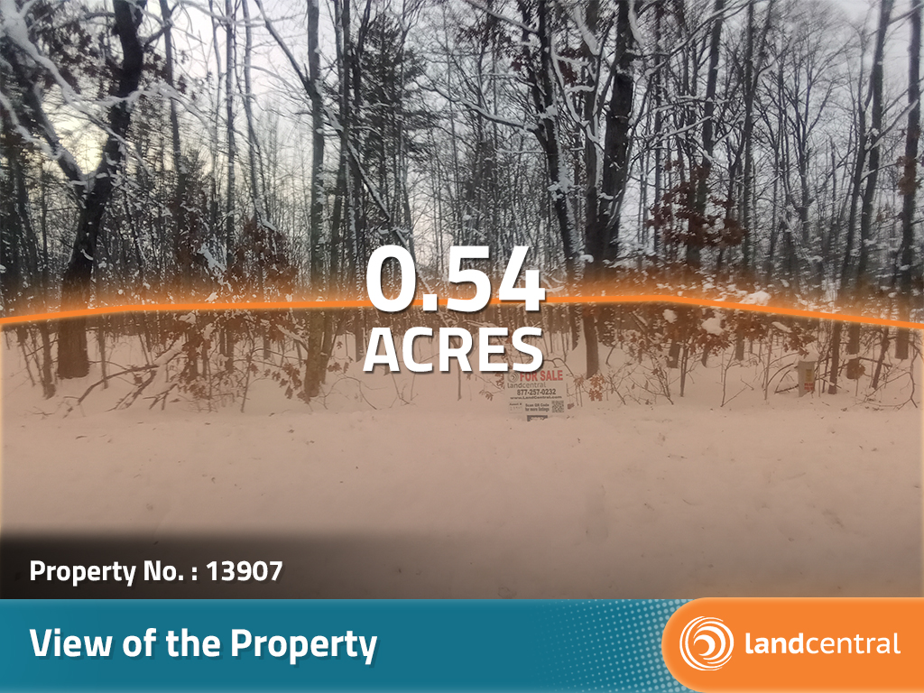 Over half an acre close to two large lakes and many smaller lakes7